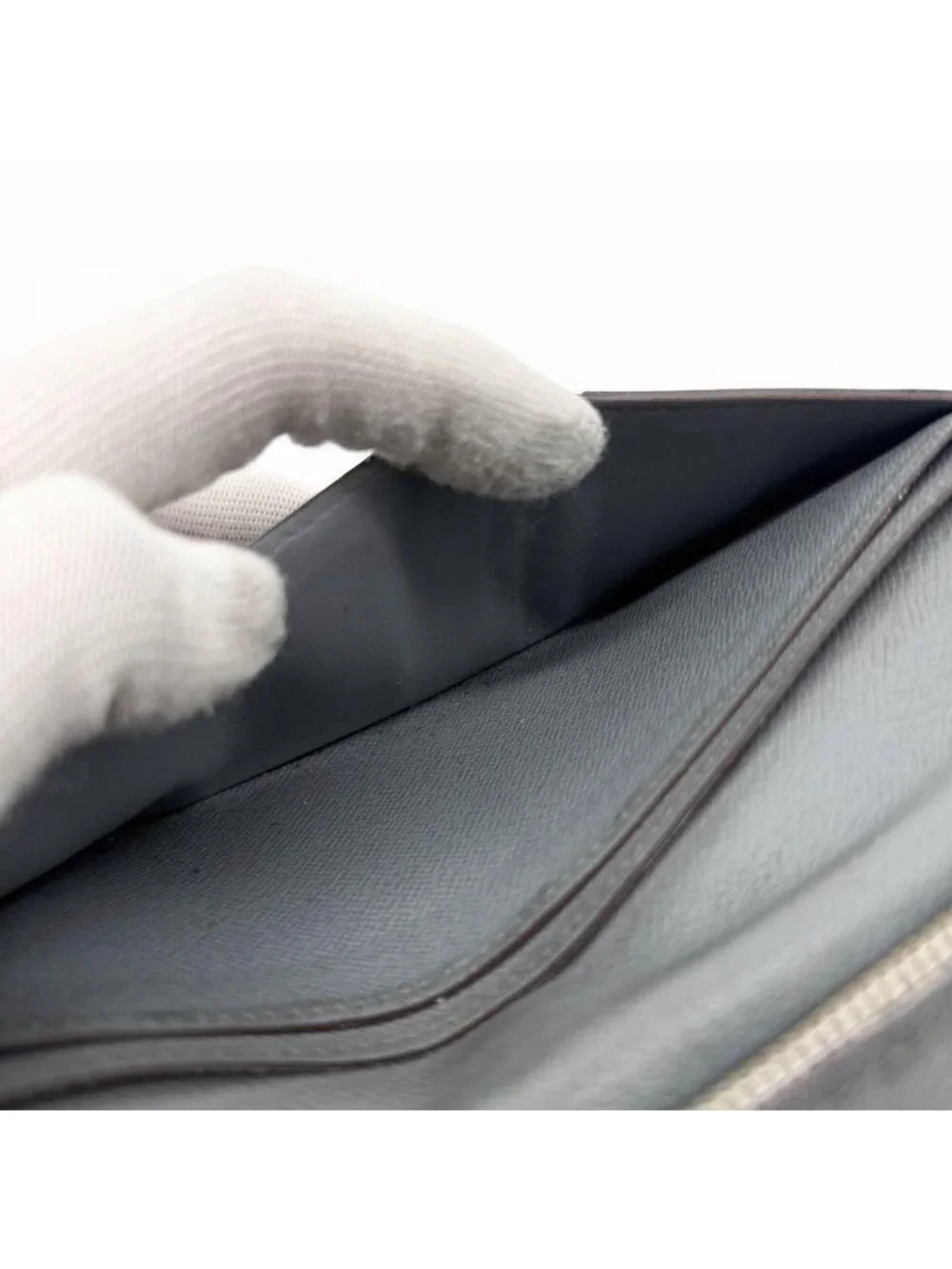 Louis Vuitton Portefeuille Brazza Taiga Leather Gray Bifold Wallet